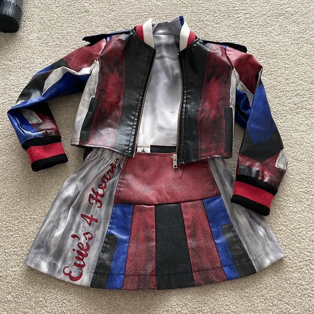 Deluxe descendants Elvie outfit costume